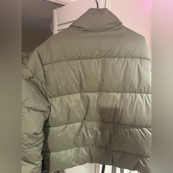 Stylish Puffer Jacket - Picture 2 of 3